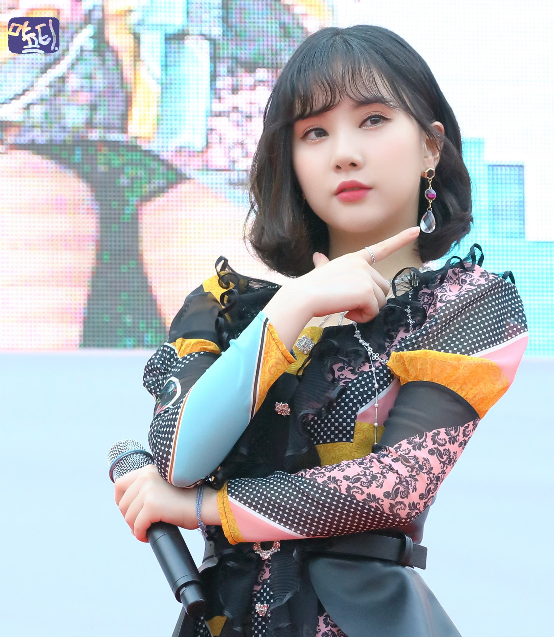 D6RatuMUcAYaNn8.jpg:large