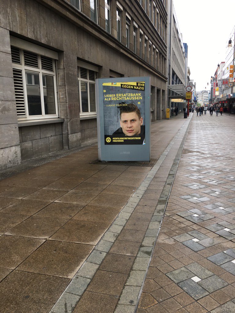 alexey83_bvb's tweet photo. Sehr schöne Plakate in der Dortmunder Innenstadt. Wer auch immer die gemacht hat. #nonazis #nonazisdo https://t.co/KyhfEjCzJv