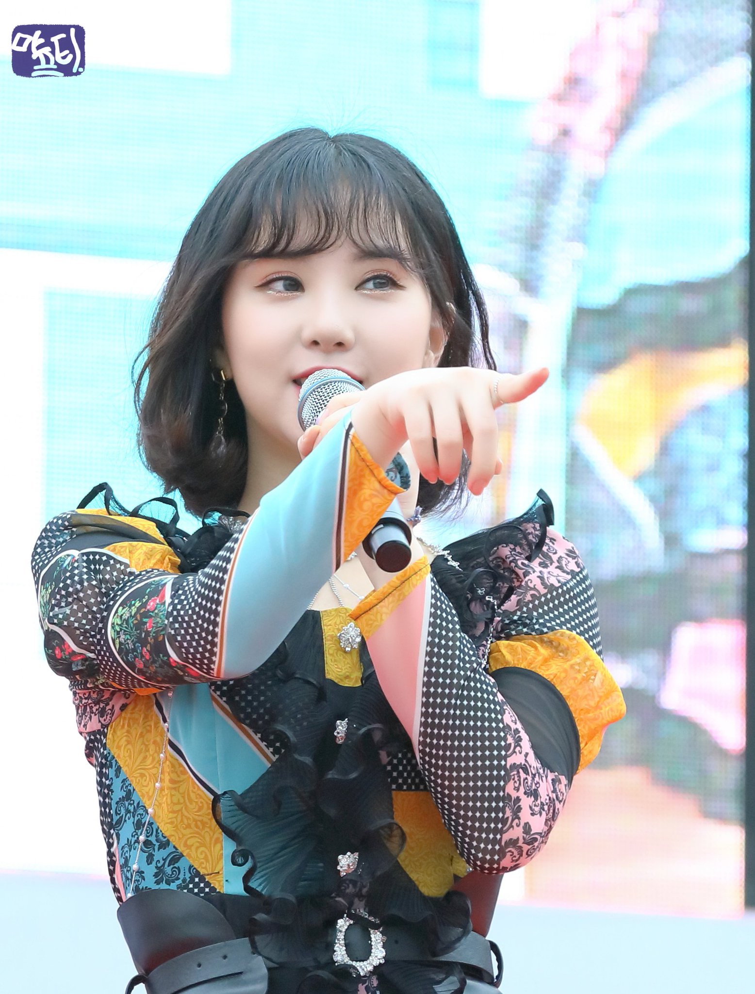 D6RbKbFUcAA8XMV.jpg:large