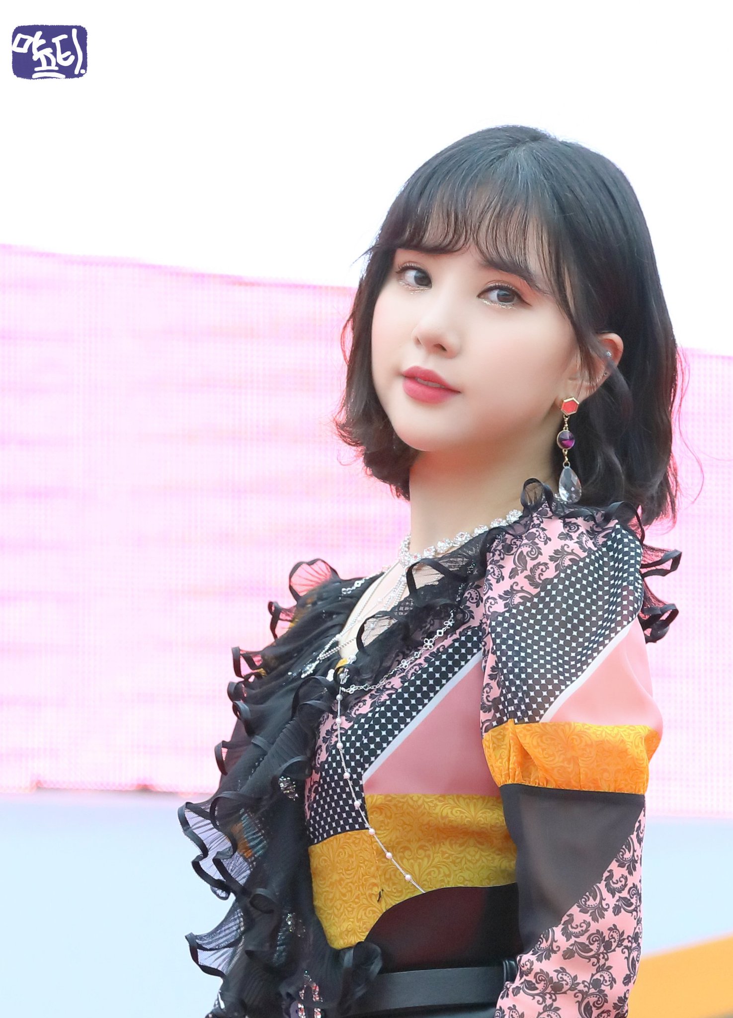 D6RbKfsV4AY4oLL.jpg:large