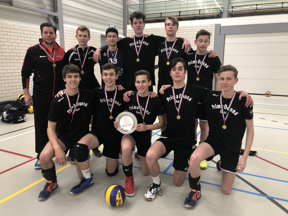 Prima Donna Kaas Huizen Jongens A speelt vanmiddag om 16.30 uur in Sporthal Safari in Maarssen de bekerfinale Regio West tegen Inter Rijswijk. Succes boys!
Supporters zijn van harte welkom!