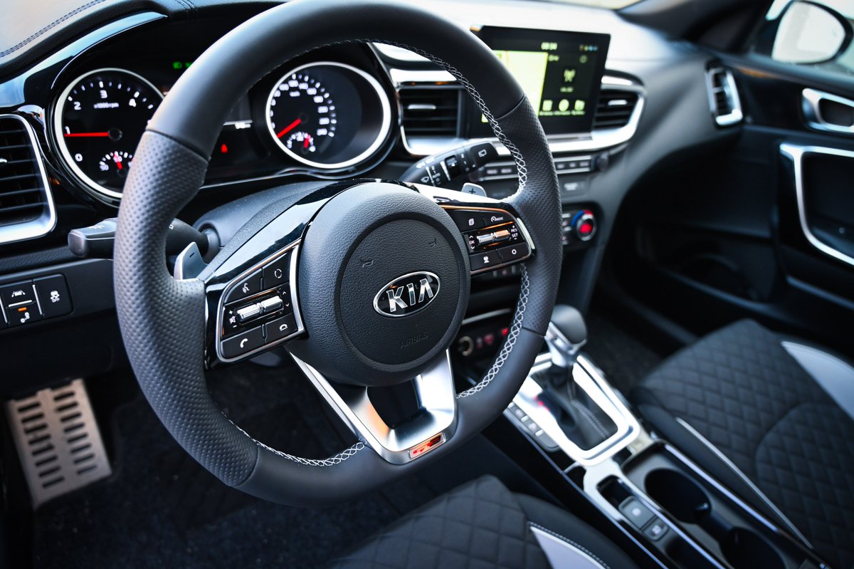 JureGregorcic's tweet photo. .@Motorevija #KratekTest: @Kia_Motors #ceedSW 1,6 CRDi DCT #GTline - viceprvak izbora Slovenski avto leta je po atraktivnem videzu, bogati vsebini in z največjim prtljažnikom v razredu ta hip eden najboljših družinskih karavanov https://t.co/HOuSkNlONt https://t.co/EVNwMRH4WT