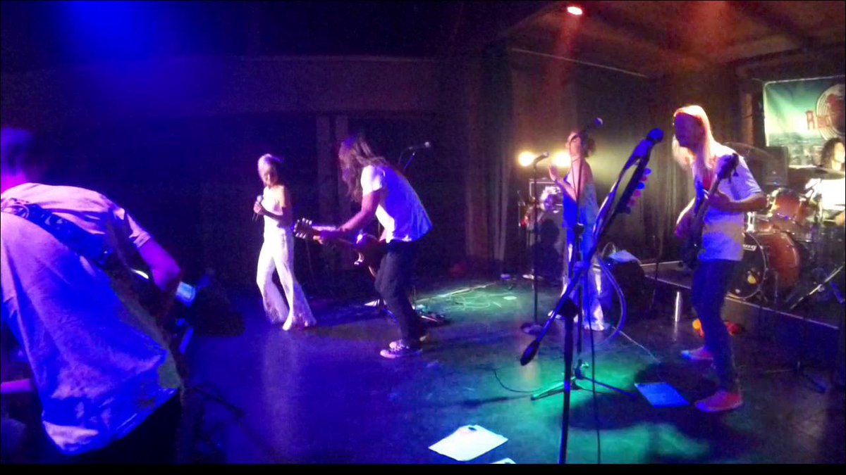 wellcastband's tweet photo. Boogie woogie! 
#showtime #liveband #westerncape #gardenroute #livemusic https://t.co/IpCRTAC60O