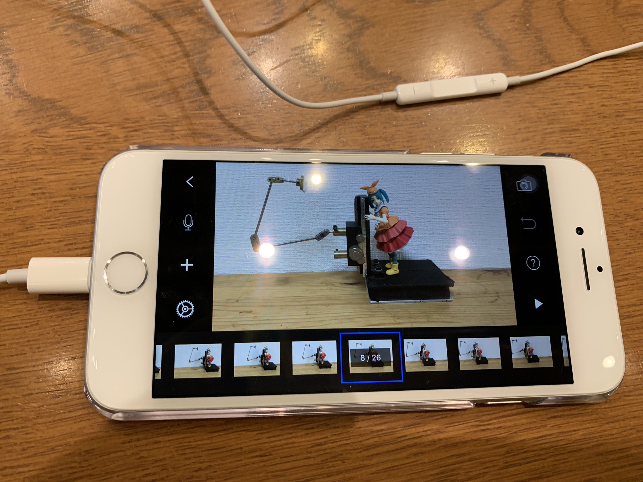 篠𠩤健太 Animist 今更知りましたが Iphoneってイヤホンの音量プラスボタンでシャッターきれます コマ撮りアプリ ストップモーションスタジオでも使えました これならスマホ触らずにコマ撮りできるのでガタつかなくて済みます 篠𠩤健太 Animist 今更知りましたが Iphoneってイヤホンの音量プラスボタンでシャッターきれます コマ撮りアプリ ストップモーションスタジオでも使えました これならスマホ触らずにコマ撮りできるのでガタつかなくて済みます