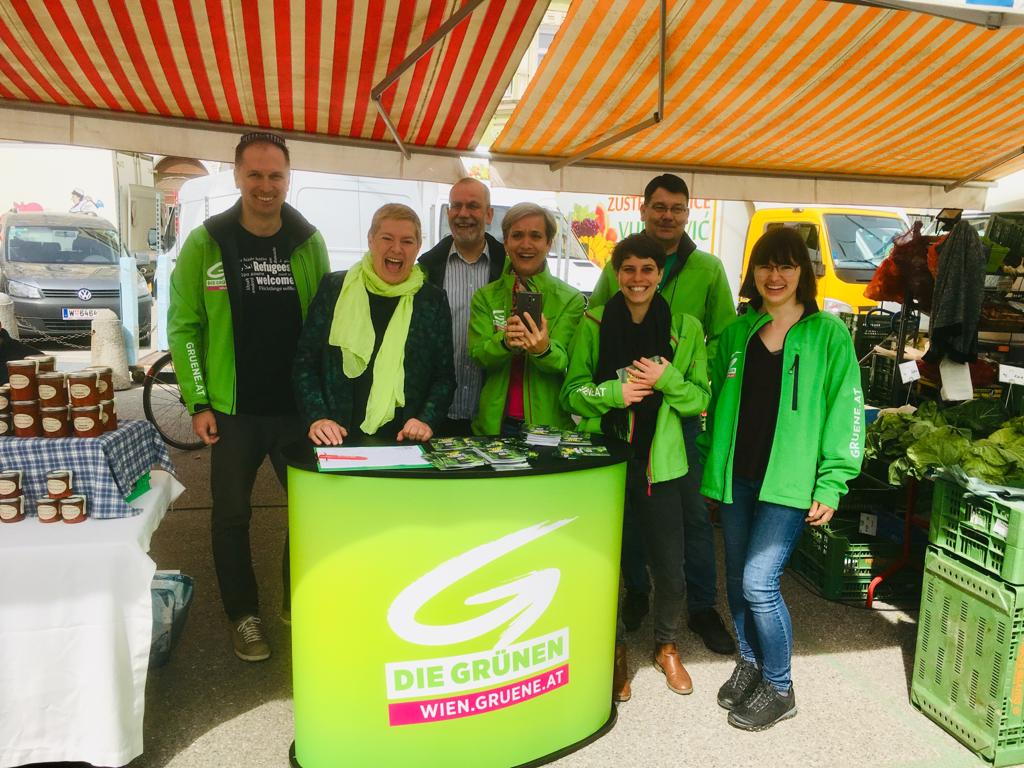 wolf_kamp's tweet photo. Grüner Infostand am #Karmelitermarkt. Mit BVin #Lichtenegger. #EUwahl2019 @grueneleo https://t.co/GG1RJWqxnx