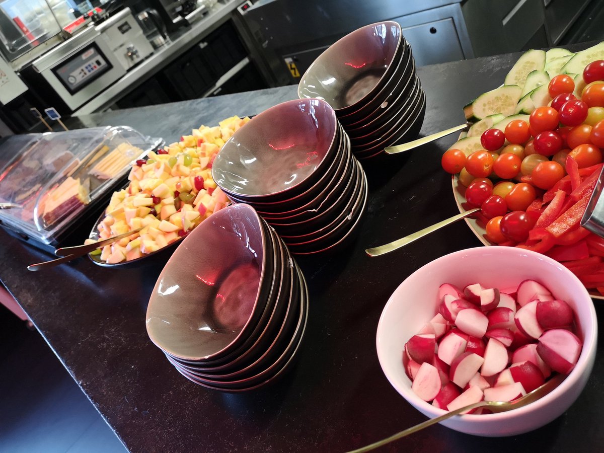 derSchepp's tweet image. Two days of @indiewebcamp just started here in Düsseldorf, and instead of 60, only 20 people turned up! So we have plenty of seats and also food left for spontaneous guests 👇