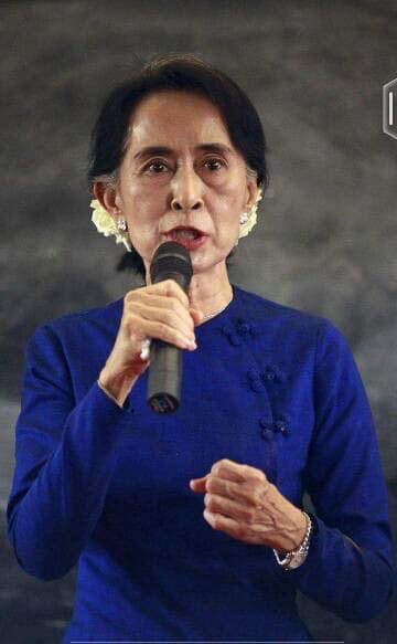 ျပည္သူနဲ႔တပ္မေတာ္
******************
" ျပည္သူလူထုနဲ႔ တပ္မေတာ္ၾကားမွာ စိတ္ဝမ္းကဲြေအာင္ ျပည္သူလူထုက လုပ္ေနတာ မဟုတ္ဘူး၊

ကြၽန္မတုိ႔ ႏုိင္ငံေရးလုပ္တဲ့လူေတြကလည္း လုပ္ေနတာ မဟုတ္ဘူး၊

တပ္မေတာ္ကုိ ကုိယ္က်ိဳးအတြက္ 
သုံးခ်င္တဲ့ လူမ်ားက လုပ္ေနတာ"

***** ေဒၚေအာင္ဆန္းစုၾကည္

Credit;Nntn
