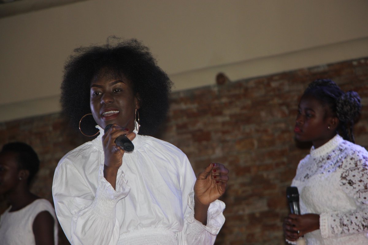 ugchristiannews's tweet image. "Be watchful on behalf of your children and husband. People are hurting and going through stuff. Let us pray for them, and be there for them," says @andreapresson2 before her 'Amazi ago'bulamu' performance.
#RSSuperMom #RedSofaSessions @redsofaug @powerfmuganda @ShadeKuteesa