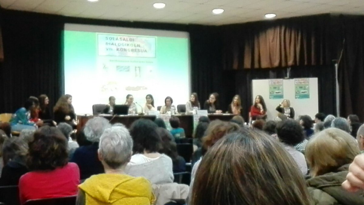 2020SIMI's tweet photo. Ahora, estudiantes del @IpiSoloarte nos cuentan cómo han descubierto el valor de la diversidad cultural y de la dimensión instrumental del aprendizaje a través de las Tertulias Dialógicas con Los Miserables, El Lazarillo, La Casa de Bernarda Alba, La Celestina...
@_TLMD https://t.co/LBWeb85Tro