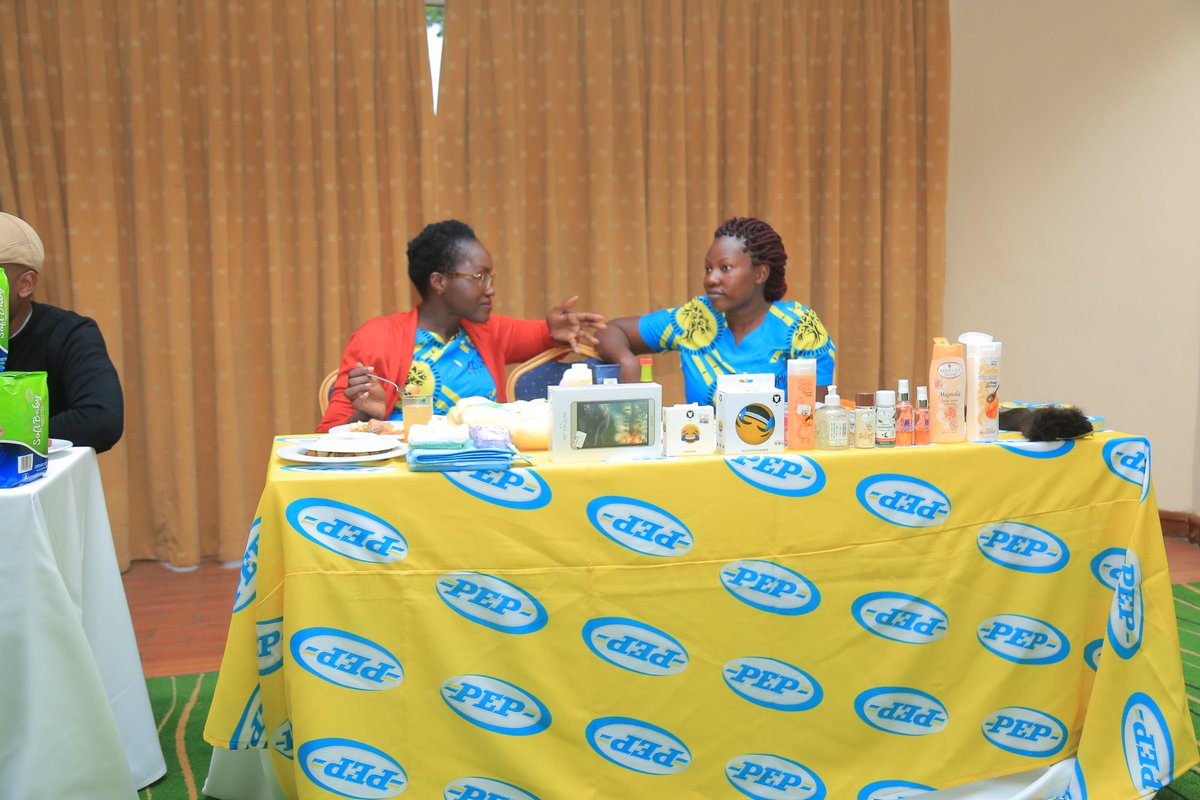 vineradioug's tweet image. Expectant mothers have also been given gift hampers from @PEPStoresUG 
#RSSuperMom #RedSofaSessions