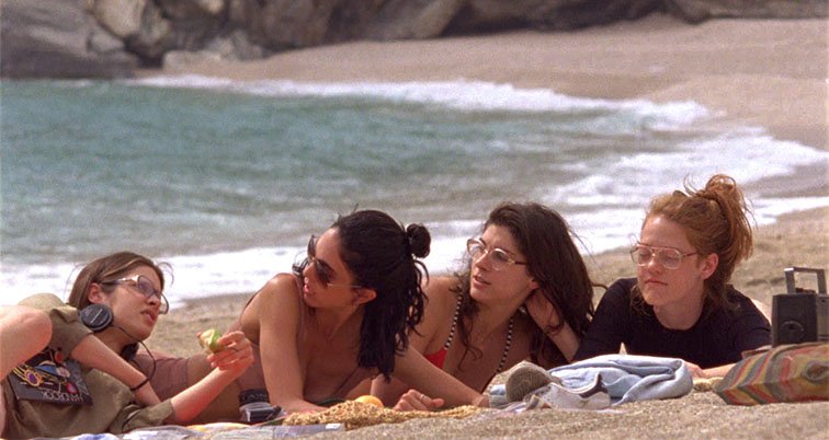 5/ Winona, directed by Alekandros Voulgaris and produced by #EleniBertes, Michalis Sarantinos and Maria Kontogianni @SteficonGreece in Greece, which follows four young women as they go on an ordinary outing to the beach.