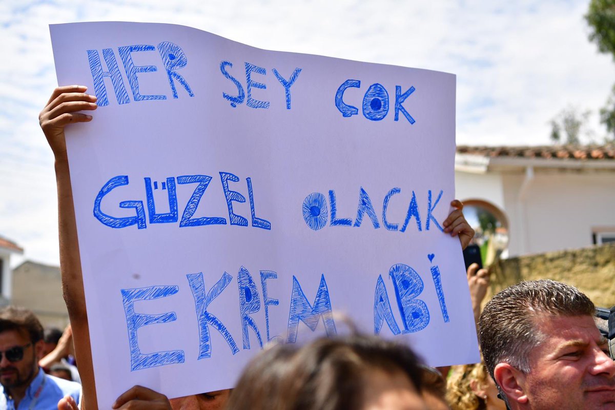 ekrem_imamoglu's tweet photo. Kuzey Kıbrıs Türk Cumhuriyeti Cumhurbaşkanı Sayın Mustafa Akıncı ve saygıdeğer eşi Meral Hanım’a misafirperverlikleri için teşekkür ederim. 2 yıl yaşadığım KKTC’de ilgisini ve sevgisini gösteren herkese yürek dolusu sevgiler. https://t.co/64LHQkmvhS