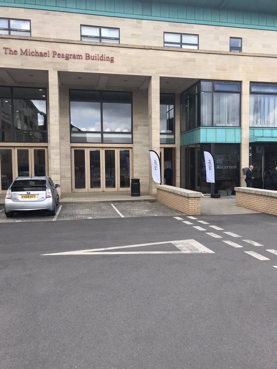 ONSocPresident's tweet photo. Nice to be welcomed by @OldWaynfletes to Magdalen College School, Oxford for the @aropsalumni Conference 2019. Interesting opening address by the Master, @HelenLPike. https://t.co/HJ1Tt11p3b