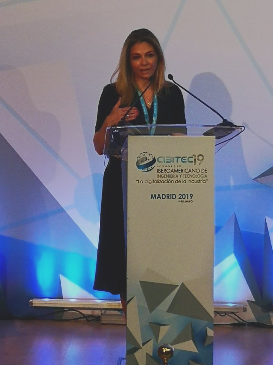 pacomqz's tweet photo. Eva Garcia (KPMG) hablando de las tendencias actuales en los procesos de #TransformacionDigital en #Cibitec19 https://t.co/bpdvmm0xFB