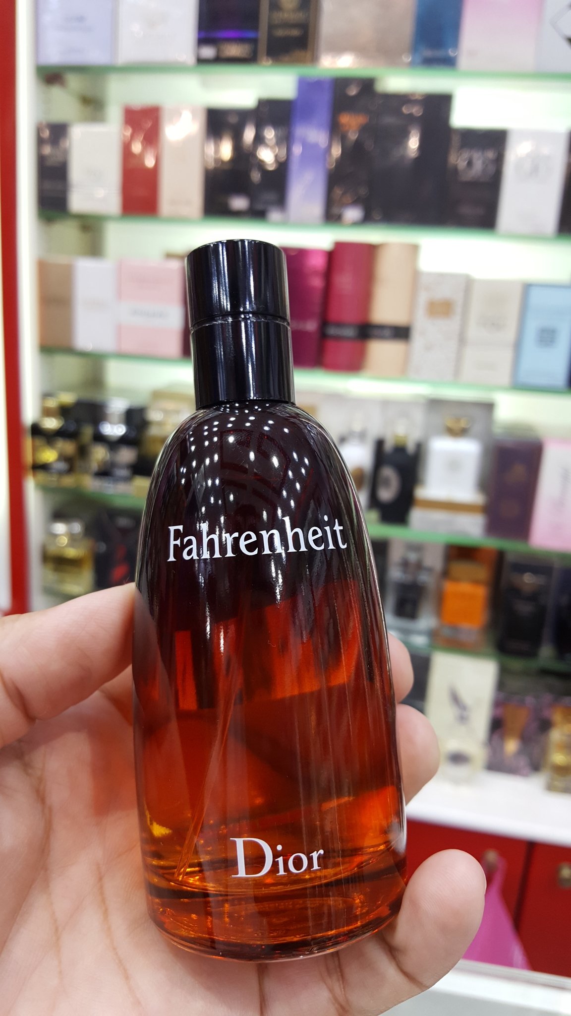 محمد المحيش on X: "عطر فهرنهايت من كريستيان ديور Fahrenheit Dior عطر رجالي  فاخر فيه جاذبيه وجمال #رابطة_عشاق_العطور https://t.co/2lD9OAIDr0" / X