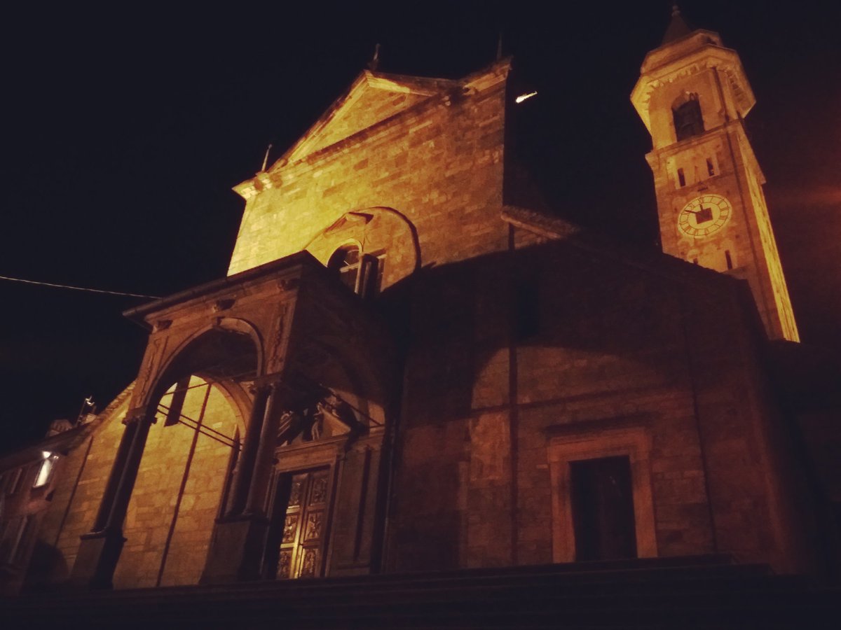 il_mencamassi78's tweet photo. #Varzo facciata dell'imponente Chiesa dedicata a San Giorgio. https://t.co/O4Y8mfjdz5