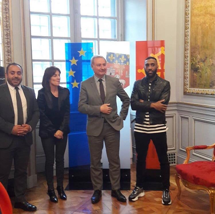 Merci à ma ville #Toulouse pour m’avoir honoré de la médaille d’or. Fier de représenter les toulousains.
Merci à tous mes proches, ma famille et ma team présents pour l’occasion !
On continue 💪🏽🥊
