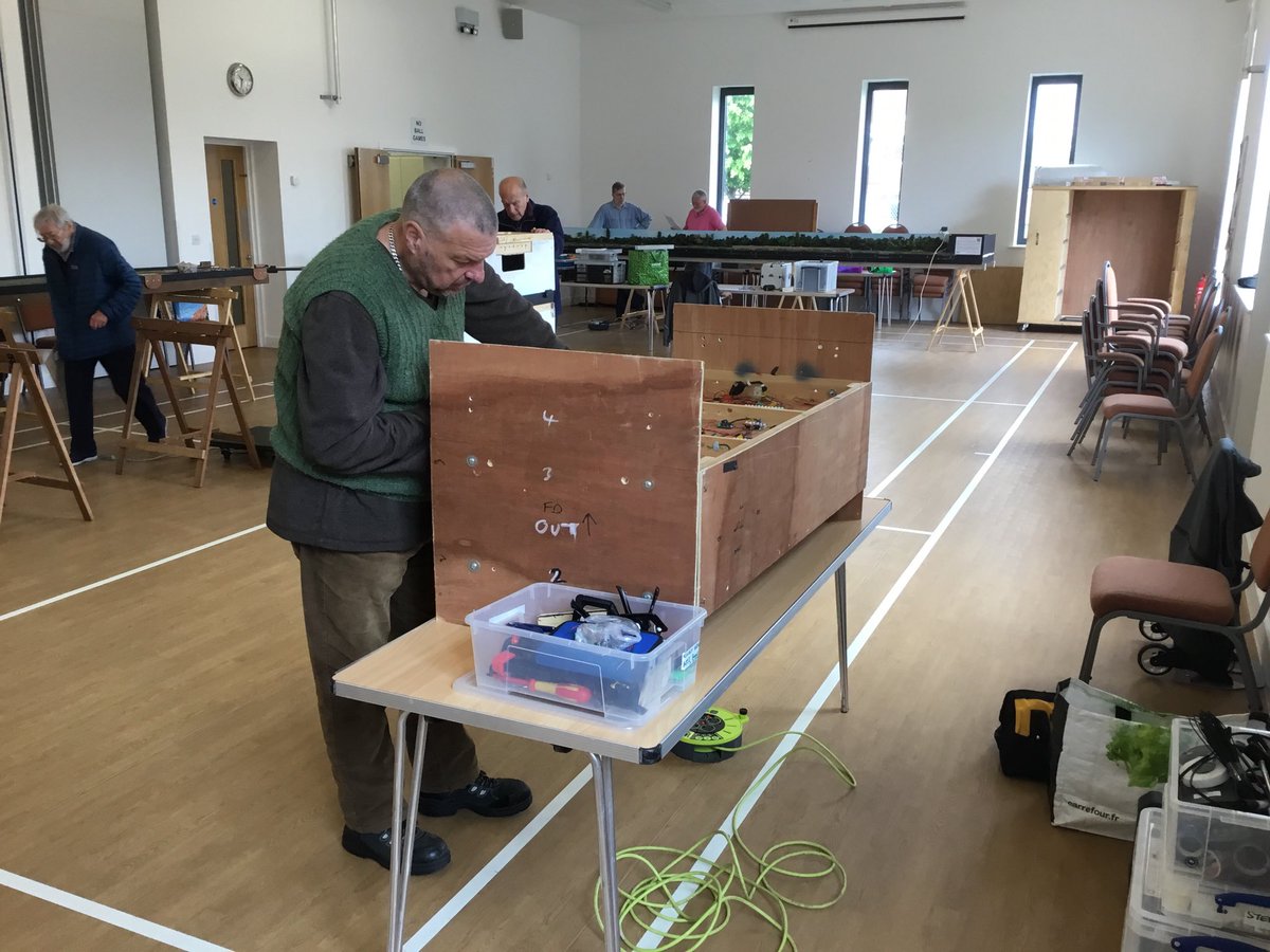 CicelyTmd's tweet photo. 11/05/19
Working Saturday at @EEMRC
#Ihateelectrics https://t.co/c8FNI2nDTL