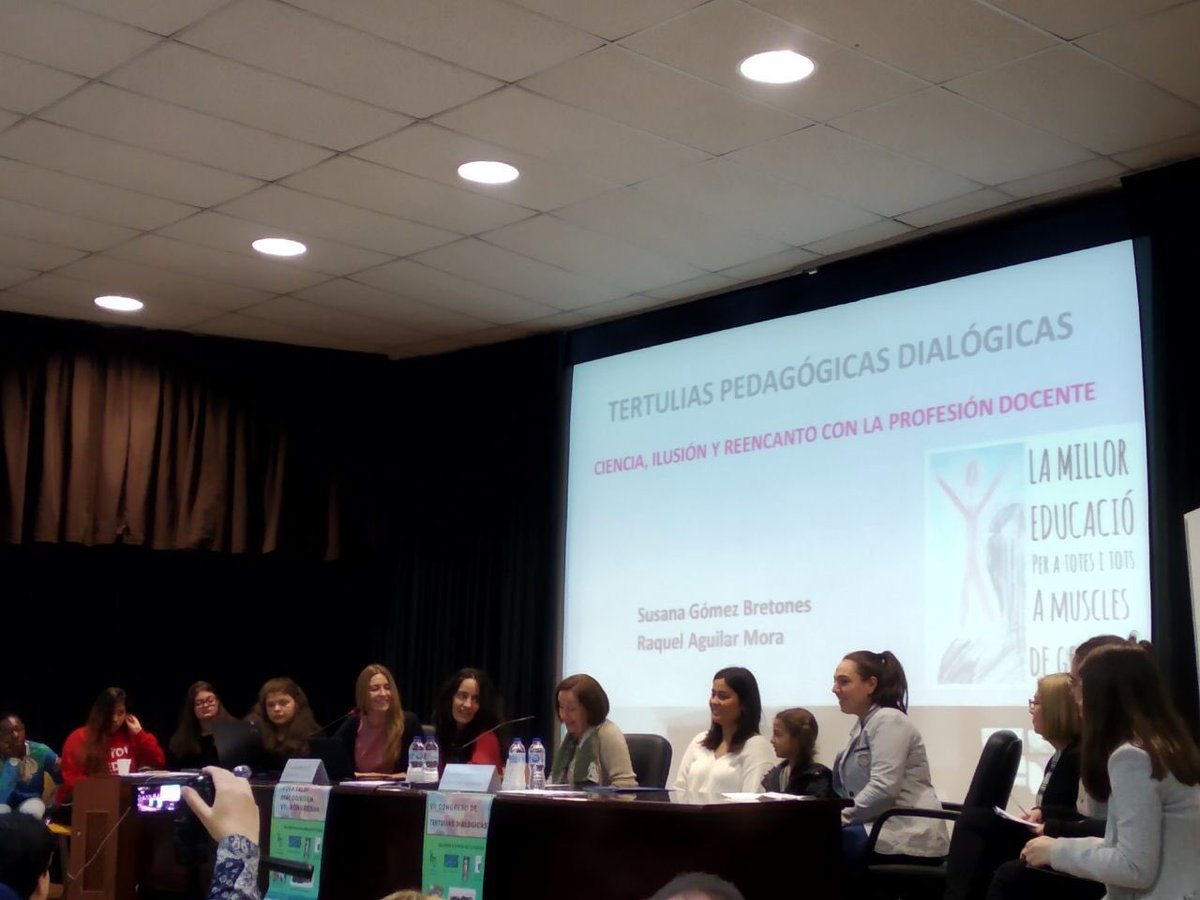 josepmariacanal's tweet photo. La tertulias pedagógica Dialógica “A hombros de gigantes” de Valencia tiene en el horizonte la mejora educativa para todo el alumnado. “Nos ha descubierto poder aplicar evidencias científicas” #2019CTD @Seminario_Valen @raquelaguimora @Lijhba https://t.co/YNqoi1sl6R