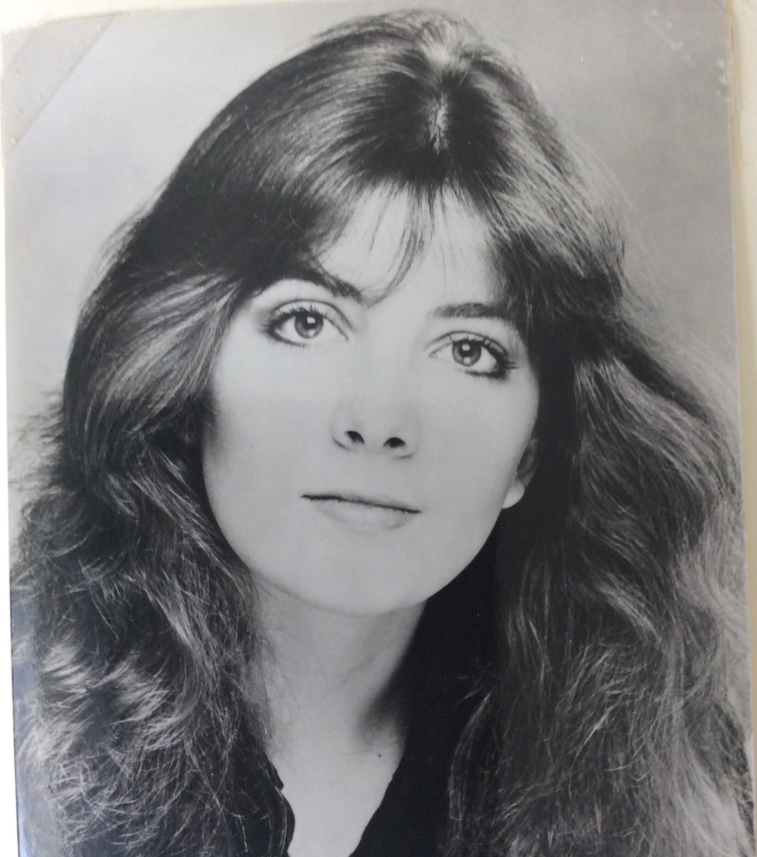 Helen Wolfe. (@youngerwolfe) on Twitter photo 