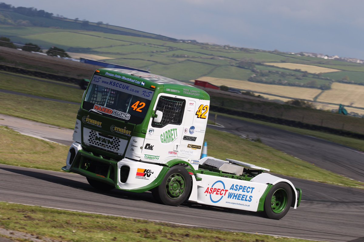 BTRAOfficial's tweet image. 📝 QUALIFYING REPORT 

Both Division’s 1 &amp;amp; 2 served up@ultra-competitive qualifying sessions at @PembreyCircuit however it was David Jenkins and Luke Garrett who scored pole position in their respective classes 🚚💨

➡️ truckracinguk.net/david-jenkins-… #BTRA