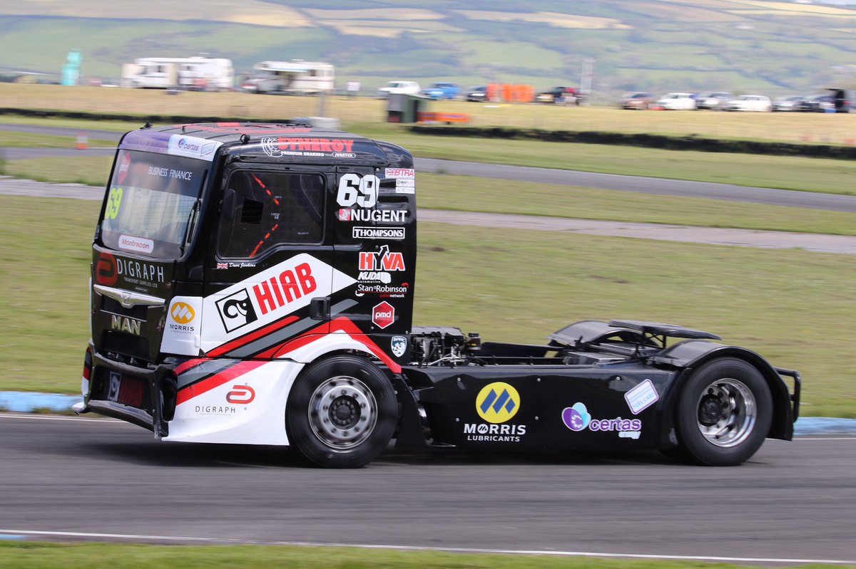 BTRAOfficial's tweet image. 📝 QUALIFYING REPORT 

Both Division’s 1 &amp;amp; 2 served up@ultra-competitive qualifying sessions at @PembreyCircuit however it was David Jenkins and Luke Garrett who scored pole position in their respective classes 🚚💨

➡️ truckracinguk.net/david-jenkins-… #BTRA