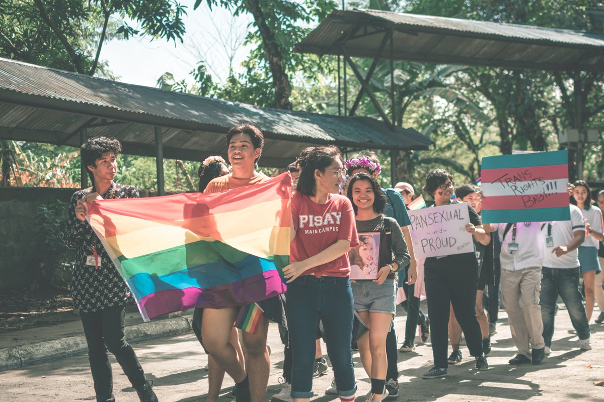 NagiisangBibe's tweet photo. I look so happy (and small) in this pic?? Parang nawala lahat ng galit ko sa mundo in one event
Thank u talaga sa sc for #pisaypride
π·: @aceeadriano https://t.co/hTVkbz3y7g