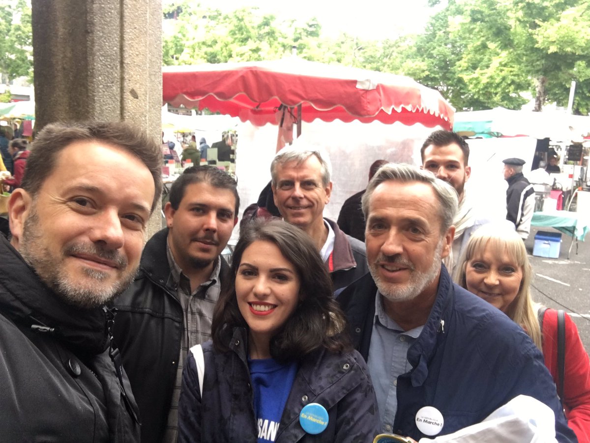 LaREM_40's tweet photo. Ce matin nous étions au marché de Dax avec notre député @DeputeCausse pour distribuer le programme #Renaissance. https://t.co/XpcUM5EnGT