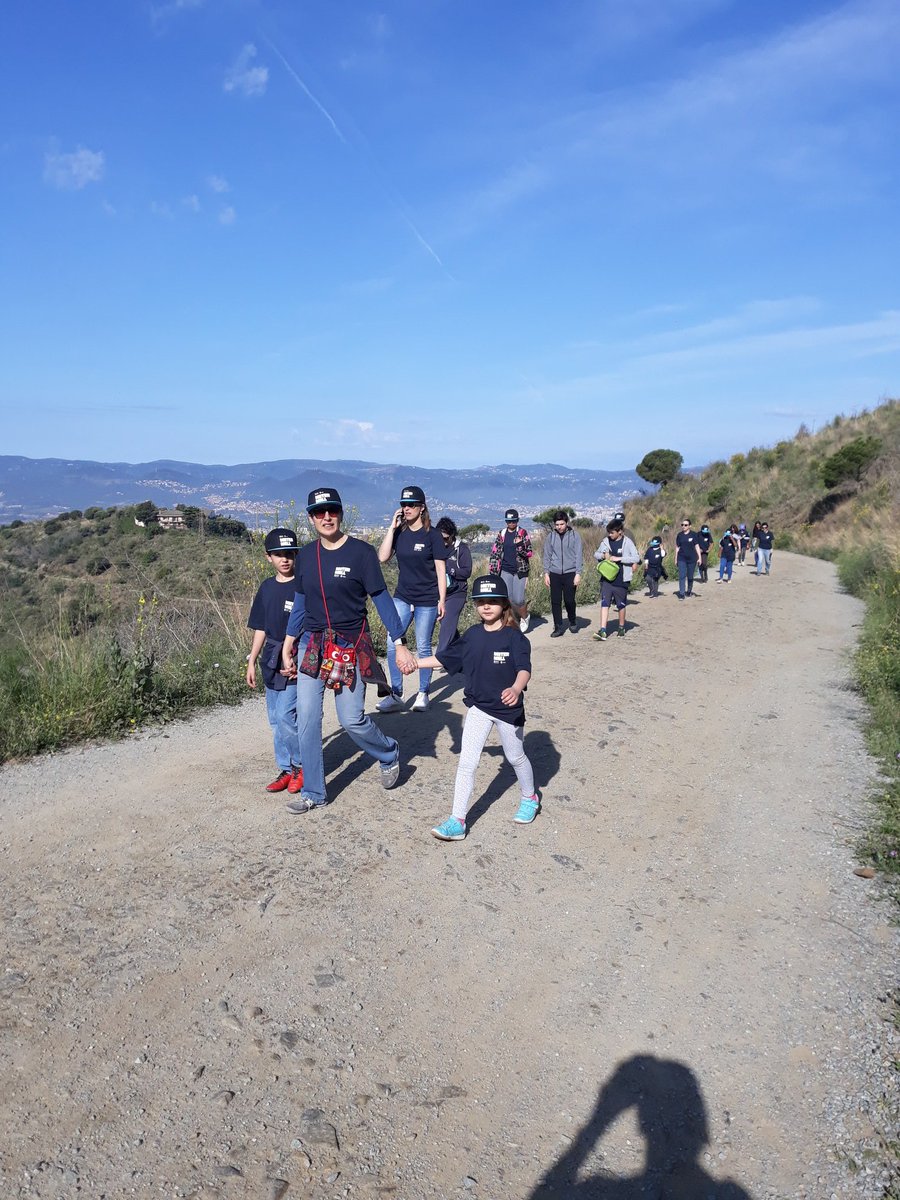 HGorriz's tweet photo. Avui #innovació estem pintant les portes del recinte del dipòsit de Sant Pere Màrtir, amb els alumnes de @escolaesplugues i  @ajesplugues @aiguesbcnclient @rebobinart https://t.co/eKPz56hCiz