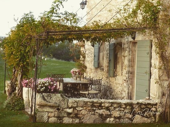 #stones #wood #farmhousestyle #farmhousedecor #farmhouselove #iamcountryside #countryside #rusticfarmhouse #farmhouseliving #countrysideliving #vintage #antiques #ilovevintage #farmhouse #farmhousetable #frenchcountryside #farmhousechic #madeinfrance #thefrenchatticbazaar