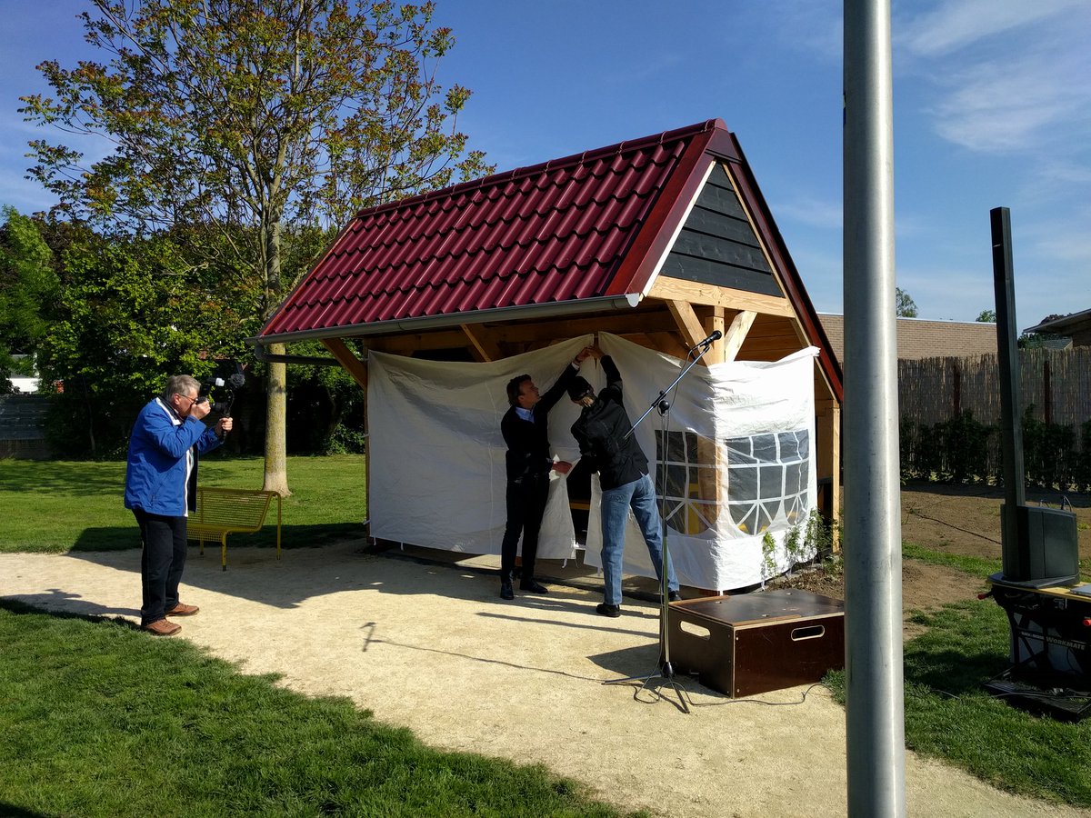 Opening hondenpark #TielOost Prachtig initiatief van een aantal actieve inwoners #OperatieGroenTielOost <a href="/hout_erik/">Erik Hout</a> @RolvoM