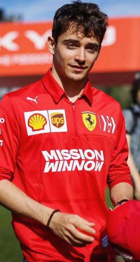 AnitaCN_'s tweet photo. #NoTeamOrders @ScuderiaFerrari #SpanishGP https://t.co/0bJcaUX58e