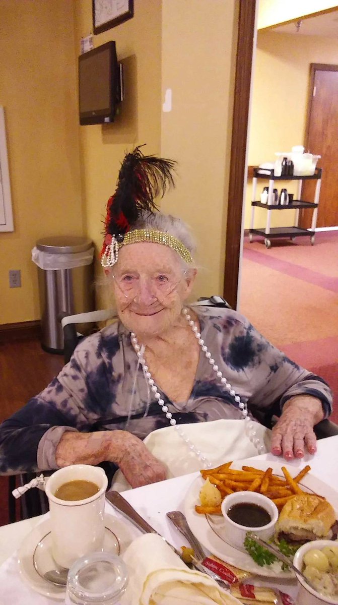 ThorntonTerrace's tweet photo. Had a great afternoon making our flapper headbands for residents theme dinner "1920's-Chicago's Speak Easy" https://t.co/Z5M1ucxRD1