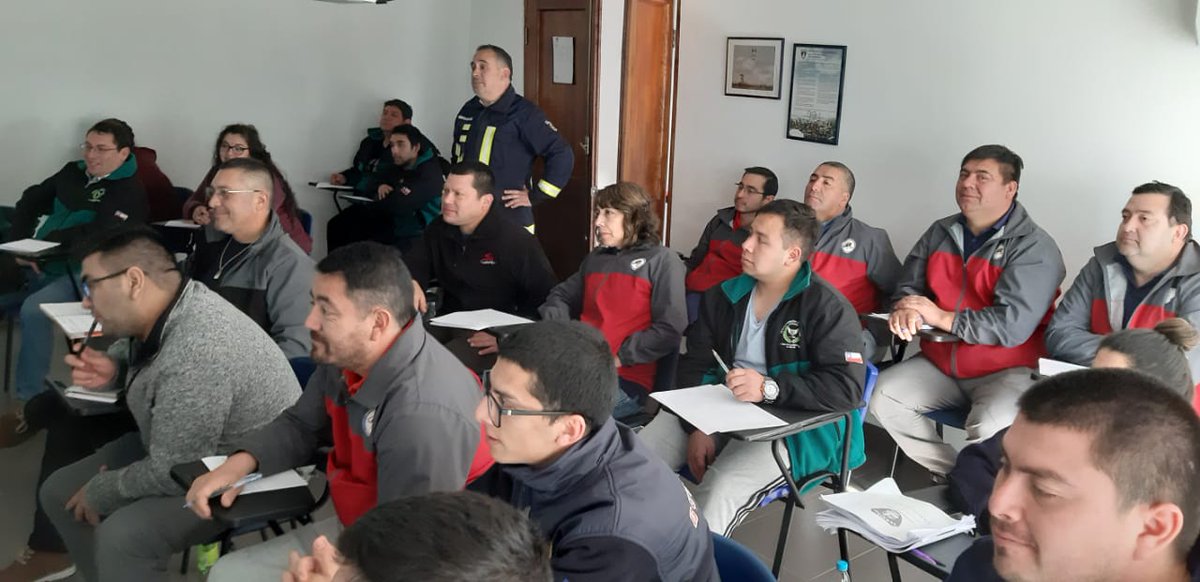 ANB_LosLagos's tweet photo. 24 Bomberos CB. Castro, Dalcahue y Ancud de la Provincia de Chiloe, realizan el Curso  Actualización de Extricacion I en el CEZC. @ANB_Chile @consejo10 https://t.co/sVtUJvaEmk