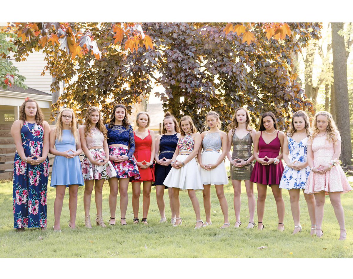 tiny_thompson41's tweet photo. class of 2023 took on formal https://t.co/DNqeTRJaru