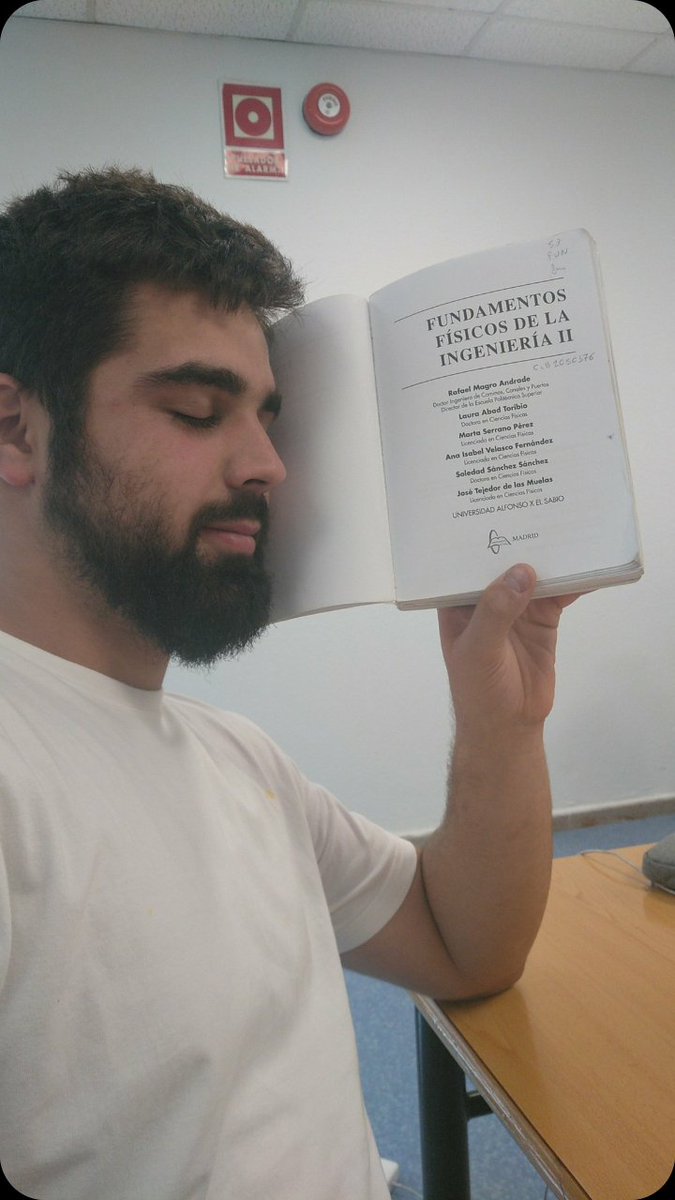 Presiente el aprobado <a href="/AnaAivelfer/">Ana Isabel Velasco</a>