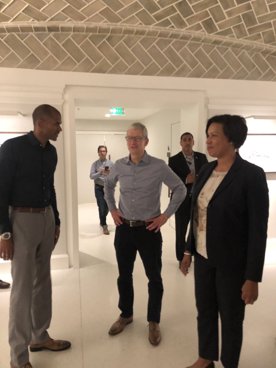 EventsDCPrez's tweet image. Welcome to DC, @tim_cook - thanks to you &amp;amp; your great time @Apple for preserving #Carnegie Library &amp;amp; creating a public forum for education and inspiration for our residents! #DCRising #AppleCarnegieLibrary