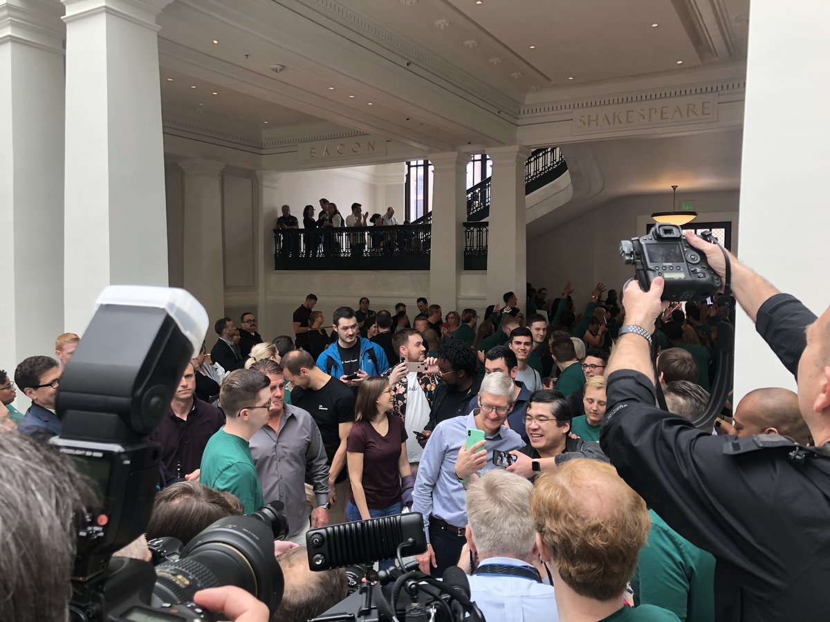EventsDCPrez's tweet image. Welcome to DC, @tim_cook - thanks to you &amp;amp; your great time @Apple for preserving #Carnegie Library &amp;amp; creating a public forum for education and inspiration for our residents! #DCRising #AppleCarnegieLibrary