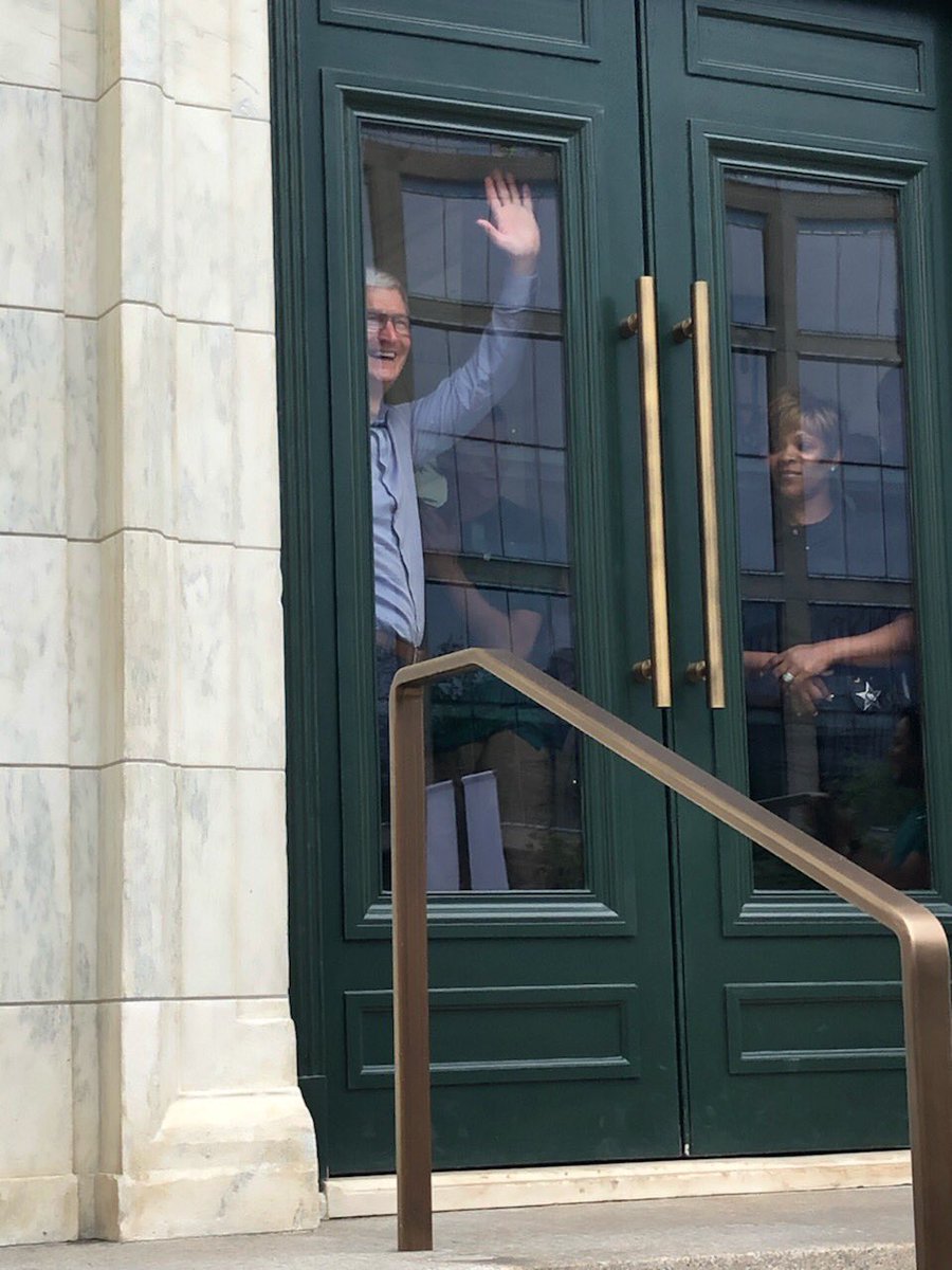 EventsDCPrez's tweet image. Welcome to DC, @tim_cook - thanks to you &amp;amp; your great time @Apple for preserving #Carnegie Library &amp;amp; creating a public forum for education and inspiration for our residents! #DCRising #AppleCarnegieLibrary