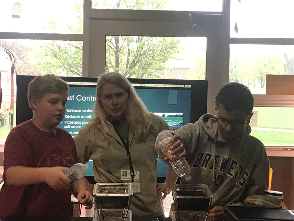 Sustainable Garden students are discovering the difference between soil and dirt <a href="/STEM_Saratoga/">@STEM_Saratoga</a> <a href="/edUcation_frwd/">James Murray</a>