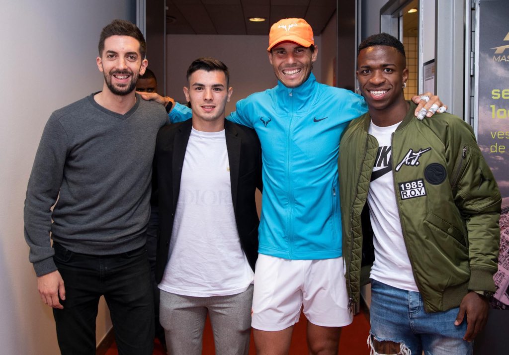 Brahim's tweet photo. ¿Me ayudáis a elegir el título de esta foto? 😏 https://t.co/FBUXRXfEJb