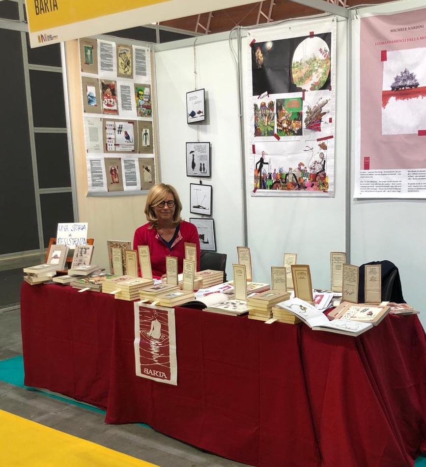 Eccoci al <a href="/SalonedelLibro/">Salone Libro Torino</a>! 

Con noi ci sono tante storie di resistenza e una novità imperdibile della nostra collana qzerty/qwerty, che sarà in libreria dal 2 Giugno: "I comandamenti della montagna" di Michele Nardini.

Padiglione OVAL Stand V153