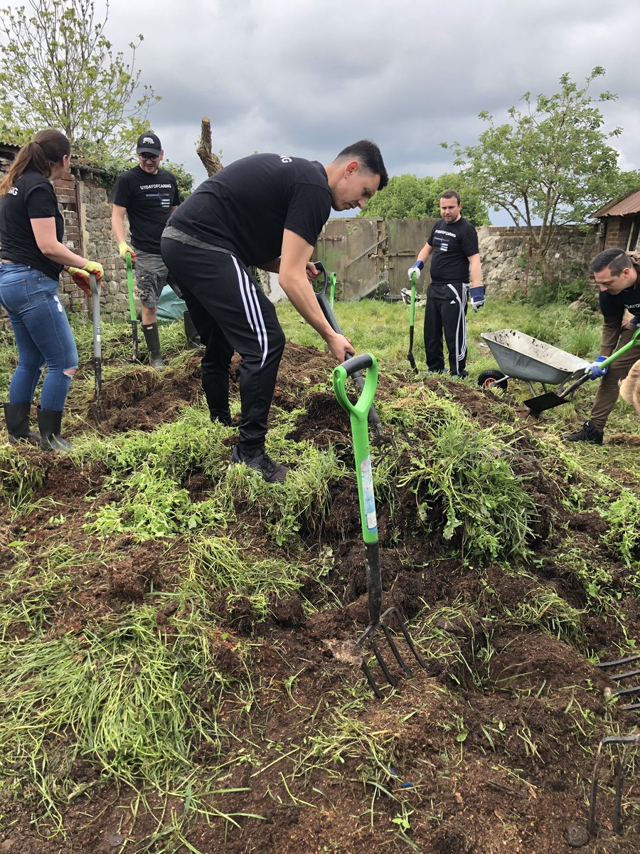 Eleanor__Reed's tweet photo. U1 Day of Caring for @DandelionTimeUK, lending a hand 🖐, making a difference &amp; meeting some new friends along the way! #U1STRONG https://t.co/Wf6XPBO0fm