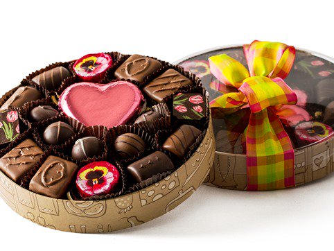 Snag a quick, last minute box of Chocolates for Mom from any one of our locations. Greenwich Village, West Village, Chelsea Market, Hudson Yards, Grand Central Market, or our factory in Industry City, Brooklyn. 💜🍫💜🍫💜🍫

#lillacchocolate #mom #mothersday #nycchocolate