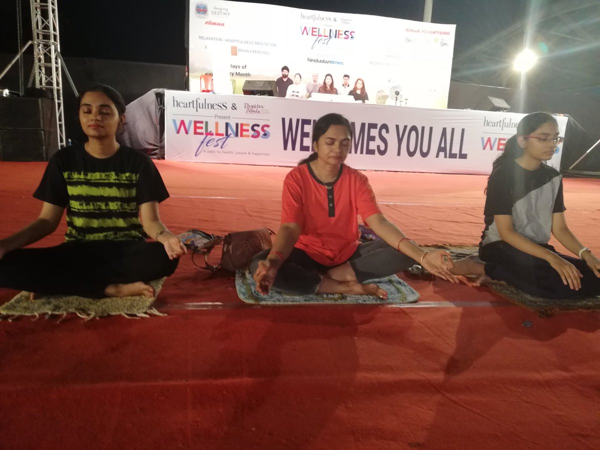 wellnessfest_nm's tweet photo. It was a day of serenity, as Heartfulness relaxation and cleaning process helped us discover inner peace at Navi Mumbai’s #WellnessFest. Here are some moments from the session.

#NaviMumbai #Hearfulness #Meditation #Wellness https://t.co/GRVUYLQ0DL