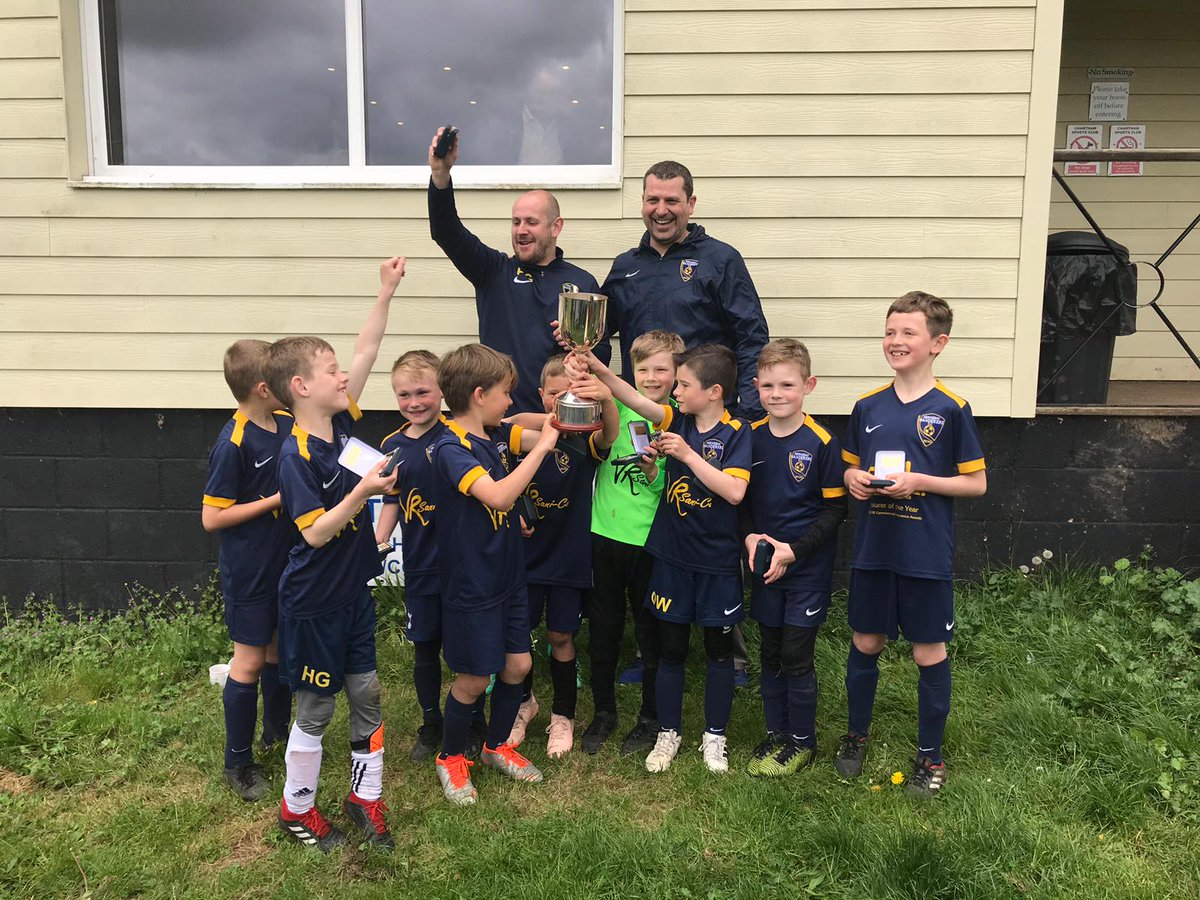 jeffers1981's tweet photo. Proud of what my little superstars achieved today going into the history books of @HBWanderersFC π₯ππ»β½οΈπ winning the EKL festival final (1st time in clubs history)ππ» I am one proud coach #grassroots #TeamWorkMakesADreamWork #HBWFC #BeAWanderer https://t.co/2yiGL0aHRo