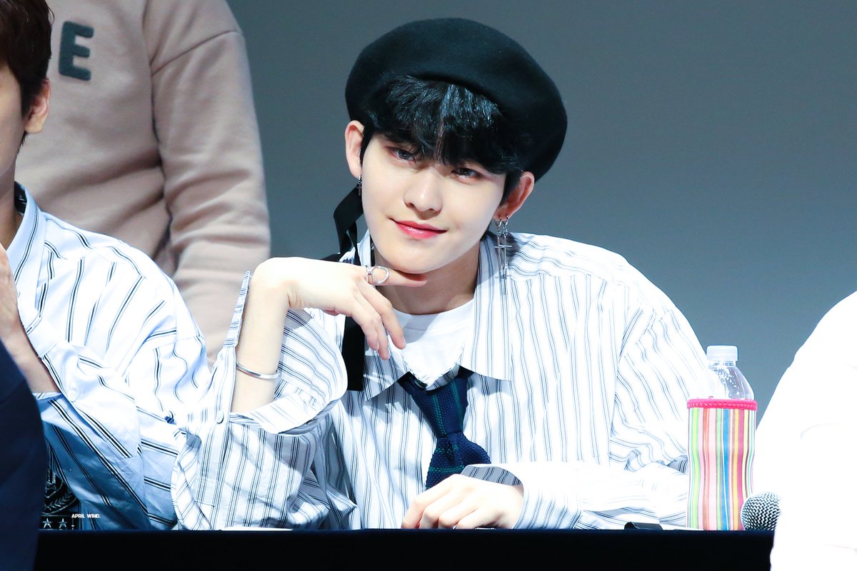 aprilwind_'s tweet photo. [HQ] 190506 활 @ 디엠씨뮤직 팬싸인

https://t.co/9btf3M6d8f
https://t.co/sIjj9jyOh3

#활 #더보이즈 #Hwall #TheBoyz #BloomBloom https://t.co/AJtmXWLE6X