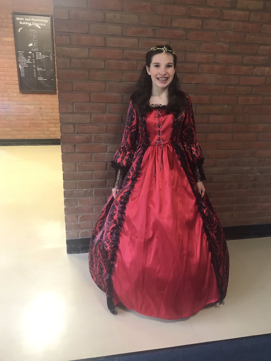 #MaryQueenOfScots makes an appearance at <a href="/UMBC/">UMBC</a> for #mhd2019! #nhd2019