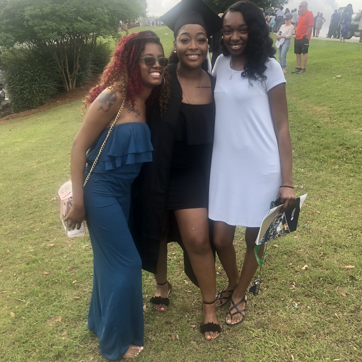 __LaMesha's tweet photo. Baby girl got it done 🥳 2 down 1 to go #degreechasing https://t.co/ZGfoJIKMPE