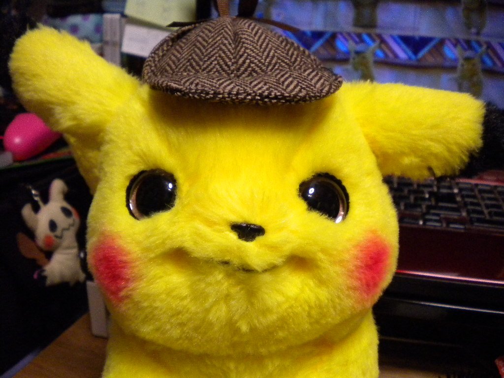 胡簶ヌ さっきの名探偵ピカチュウぬいぐるみ 口角の辺りに指突っ込んで跡つけてみたらより映画のに近くなった感じがする 検索すると 中国のやつ出来良さそうで気になるけどネットだから個体差が怖い って意見が多いけど ぜひその迷いを